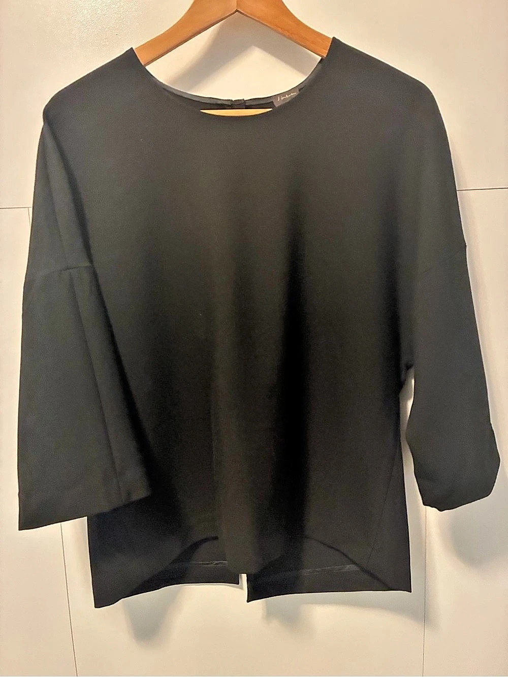 Babaton 3/4 length Sleeve Blouse in Black Size Medium Like New
